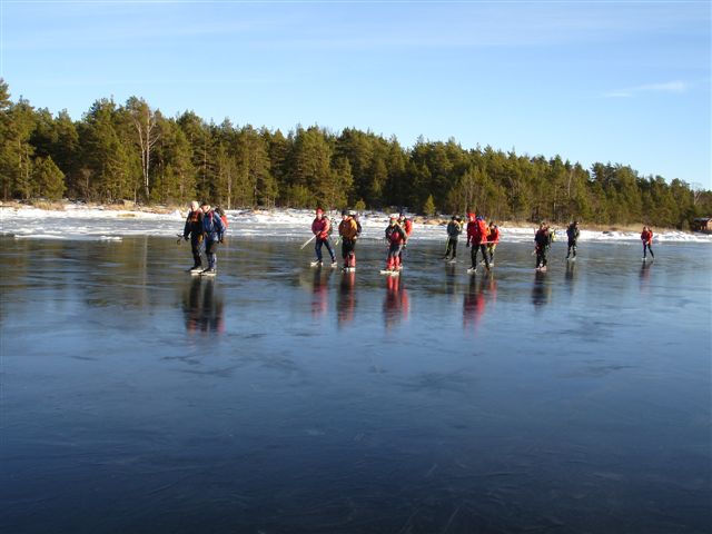 3/2 -06 Antikrundan med vänner på fantastiska fjärdar och fjordar - 4 bilder, 1 karta.