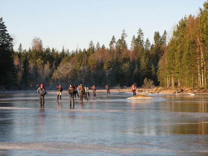 29/12 -06 Sol och blanka isar i Västmanland - 3 bilder.